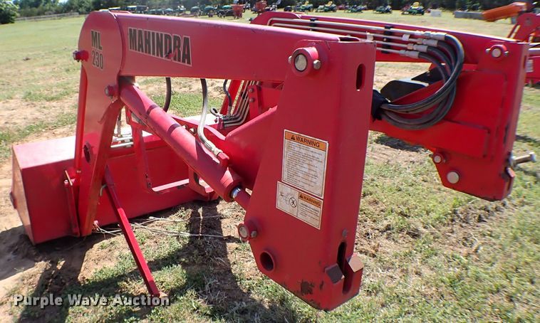 image for item MF9427 Mahindra ML230  loader