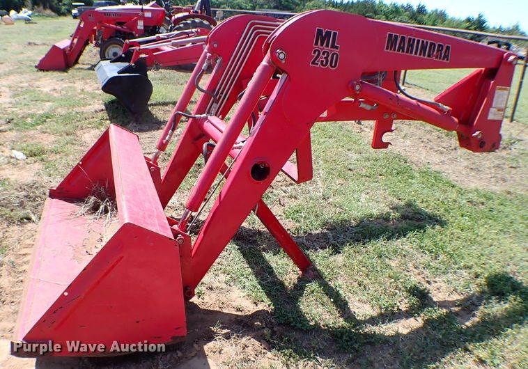 image for item MF9427 Mahindra ML230  loader