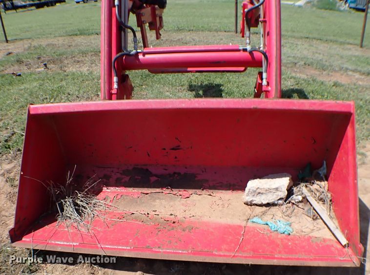 image for item MF9427 Mahindra ML230  loader