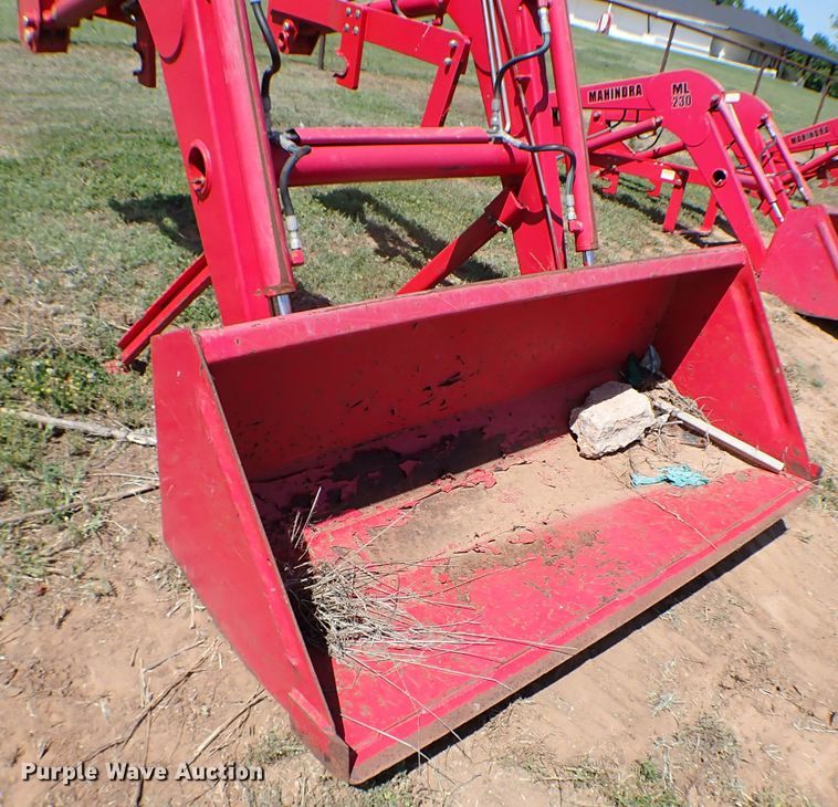 image for item MF9427 Mahindra ML230  loader