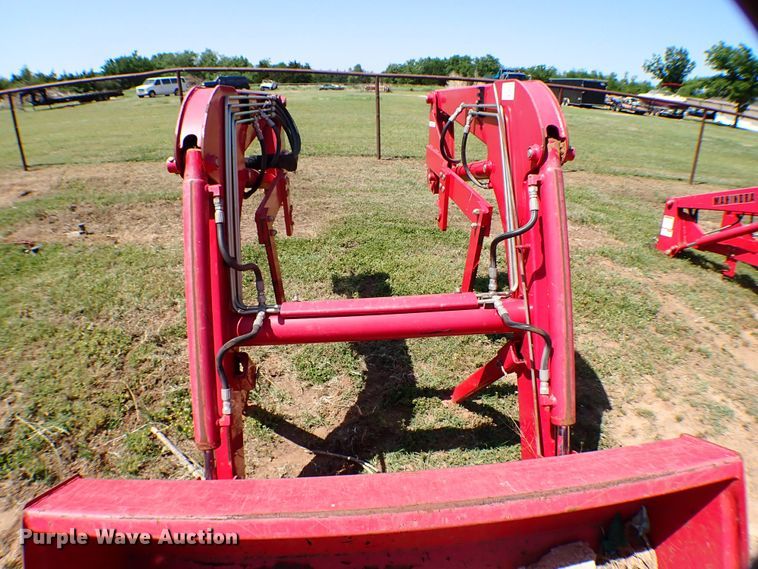 image for item MF9427 Mahindra ML230  loader