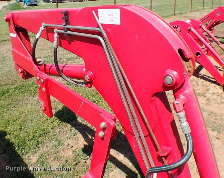 image for item MF9427 Mahindra ML230  loader