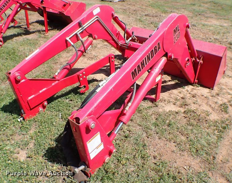 image for item MF9428 Mahindra ML230  loader