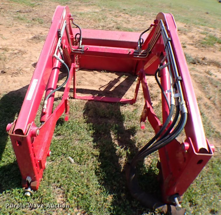 image for item MF9428 Mahindra ML230  loader