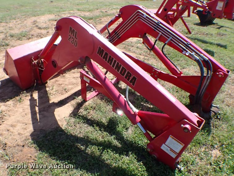 image for item MF9428 Mahindra ML230  loader