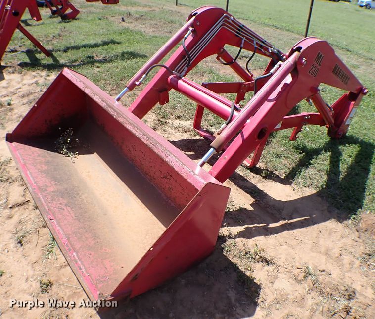 image for item MF9428 Mahindra ML230  loader