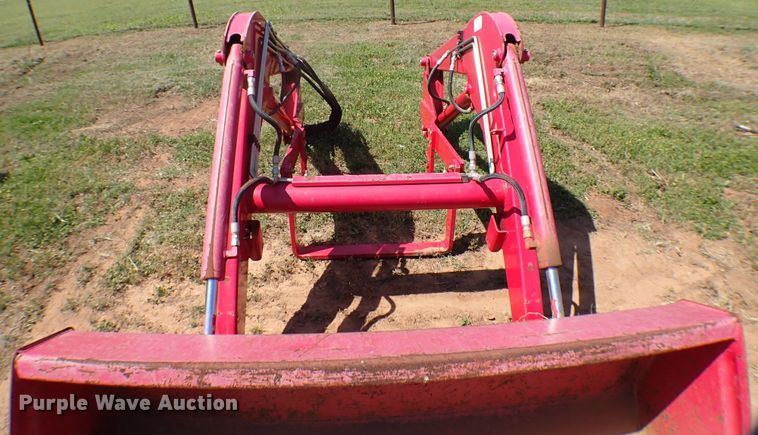 image for item MF9428 Mahindra ML230  loader