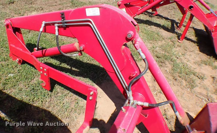 image for item MF9428 Mahindra ML230  loader