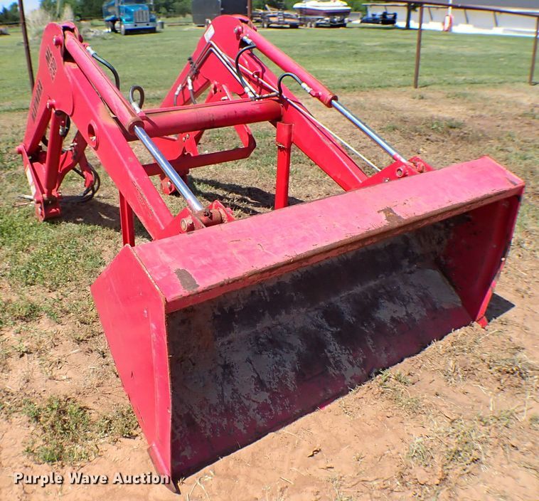 image for item MF9429 Mahindra ML230  loader