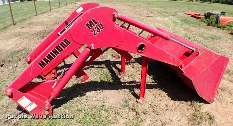 image for item MF9429 Mahindra ML230  loader