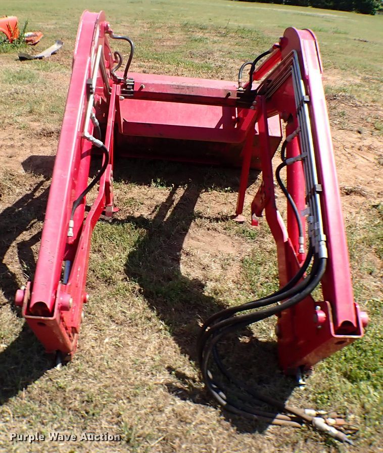 image for item MF9429 Mahindra ML230  loader