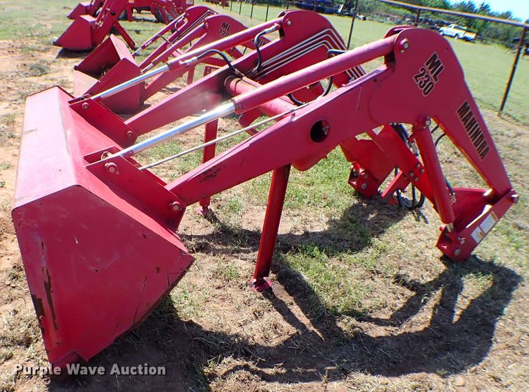 image for item MF9429 Mahindra ML230  loader