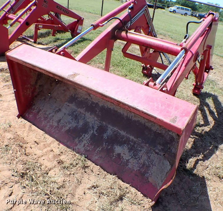 image for item MF9429 Mahindra ML230  loader