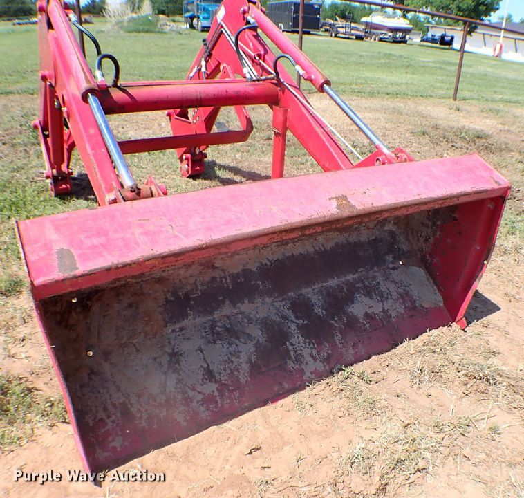 image for item MF9429 Mahindra ML230  loader