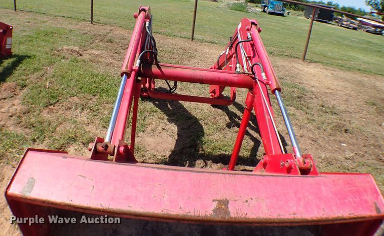 image for item MF9429 Mahindra ML230  loader