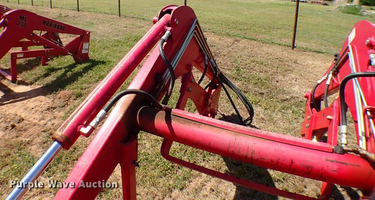 image for item MF9429 Mahindra ML230  loader