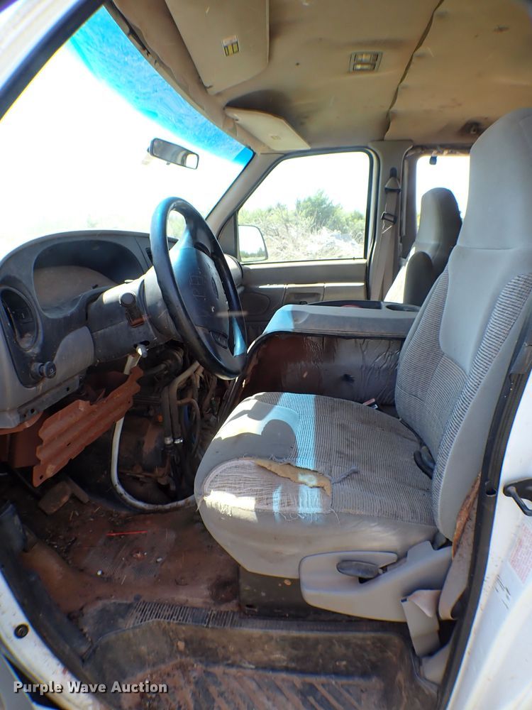 image for item MF9431 1997 Ford Club Wagon XLT  van