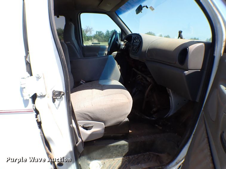 image for item MF9431 1997 Ford Club Wagon XLT  van