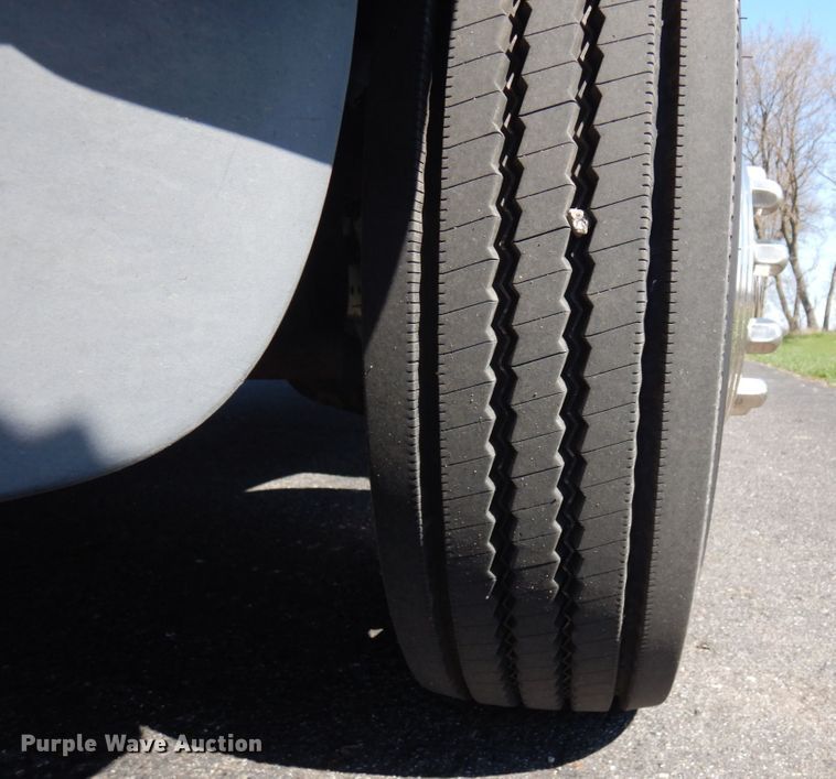 image for item MF9595 2011 Ford F450 Super Duty  flatbed truck