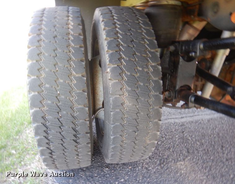 image for item MF9595 2011 Ford F450 Super Duty  flatbed truck