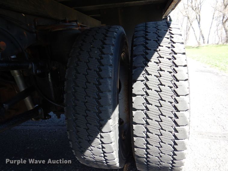 image for item MF9595 2011 Ford F450 Super Duty  flatbed truck