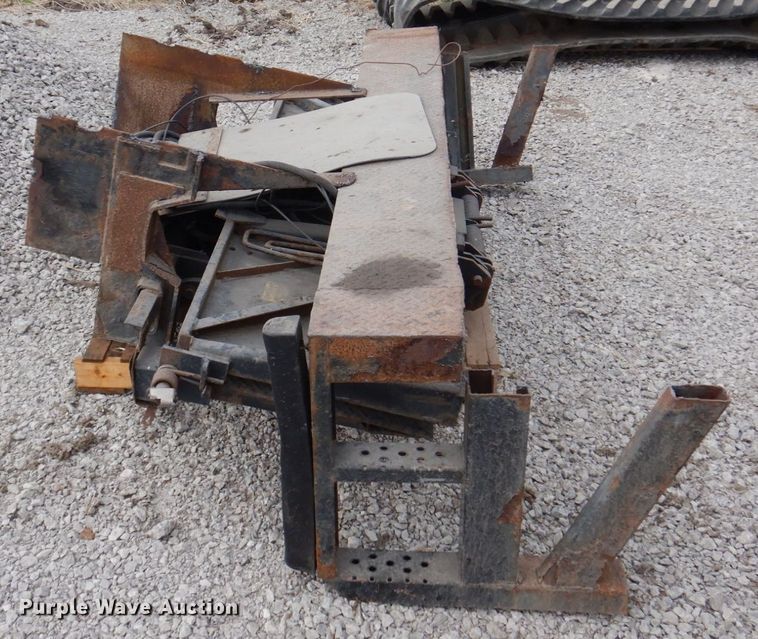 image for item MU9561 Tommy Gate 102" W end gate lift