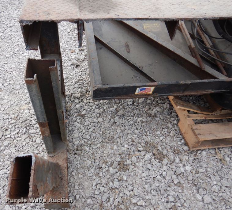 image for item MU9561 Tommy Gate 102" W end gate lift