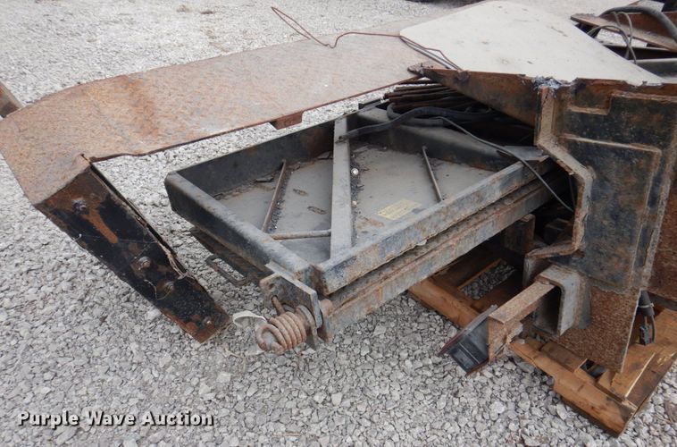 image for item MU9561 Tommy Gate 102" W end gate lift