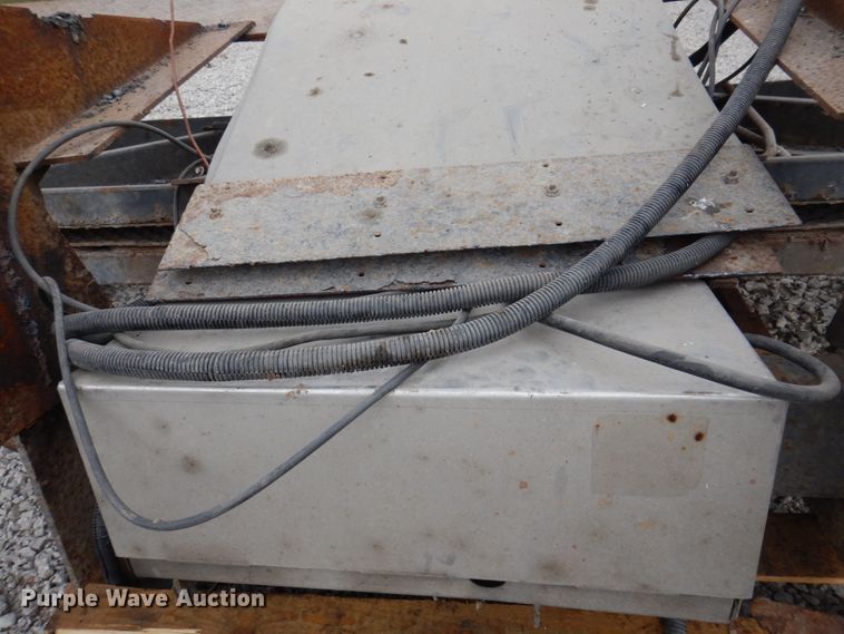 image for item MU9561 Tommy Gate 102" W end gate lift