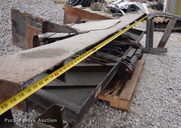 image for item MU9561 Tommy Gate 102" W end gate lift