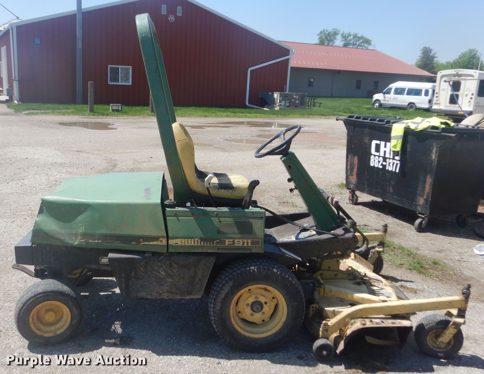 John Deere F911 lawn mower in Onawa, IA Item KS9919 sold Purple Wave