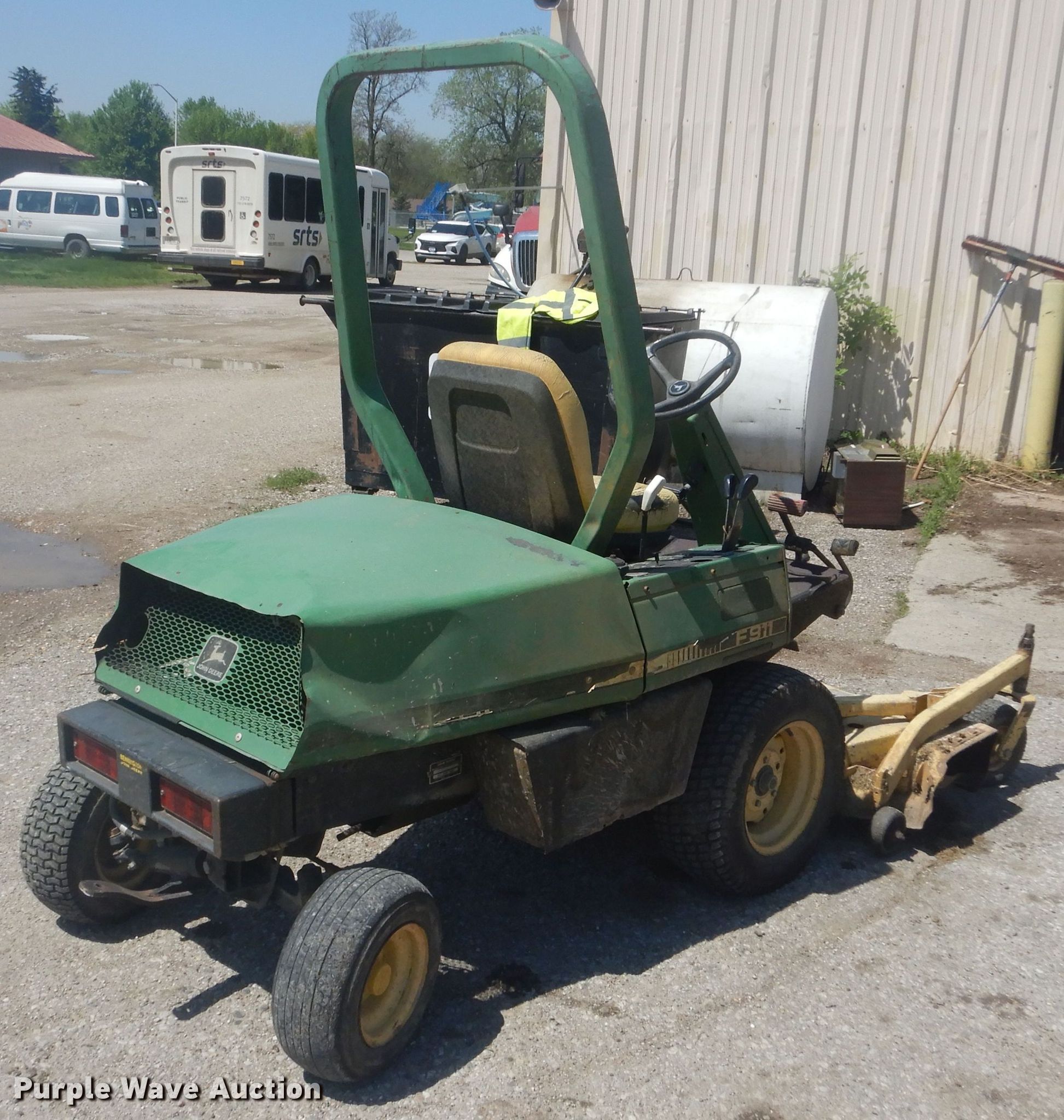 John Deere F911 lawn mower in Onawa, IA Item KS9919 sold Purple Wave