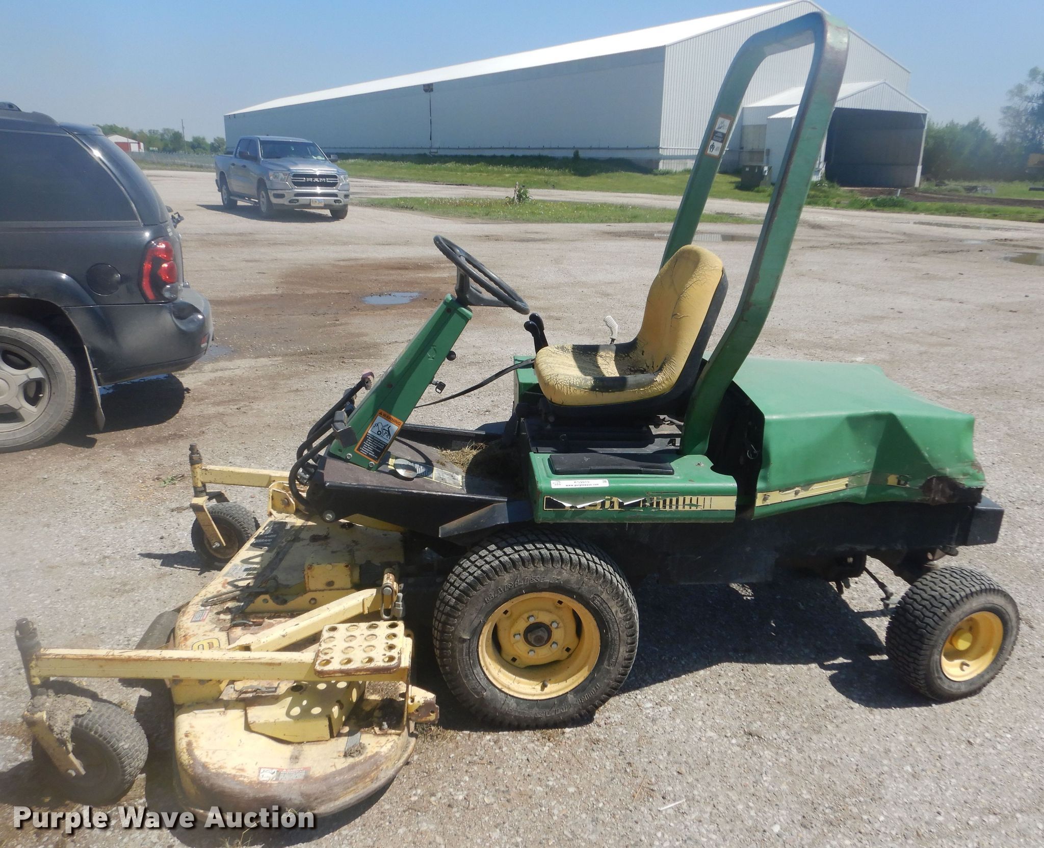 John Deere F911 lawn mower in Onawa, IA Item KS9919 sold Purple Wave