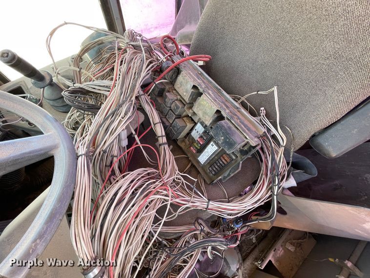 image for item DJ5123 1996 Fiat-Allis FR220.2  wheel loader