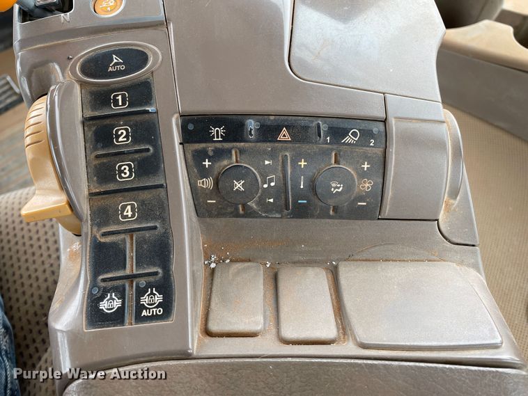 image for item DJ5128 2016 John Deere 9570R Scraper Special  4WD tractor