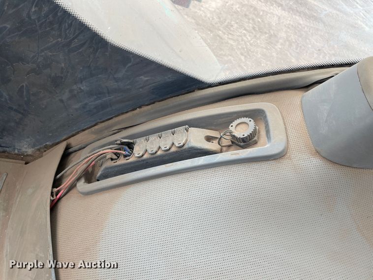 image for item DJ5128 2016 John Deere 9570R Scraper Special  4WD tractor