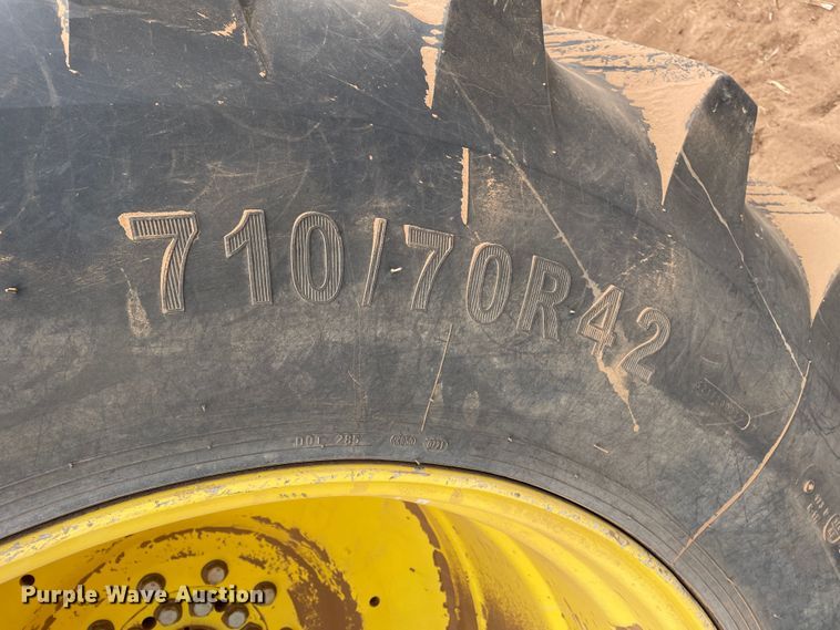 image for item DJ5128 2016 John Deere 9570R Scraper Special  4WD tractor