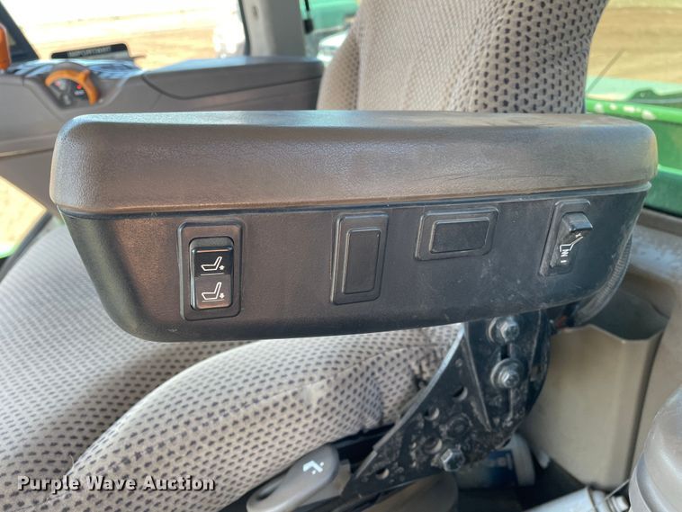 image for item DJ5140 2015 John Deere 9570R Scraper Special  4WD tractor