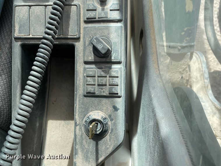 image for item DJ5141 2015 Volvo EC480EL  excavator