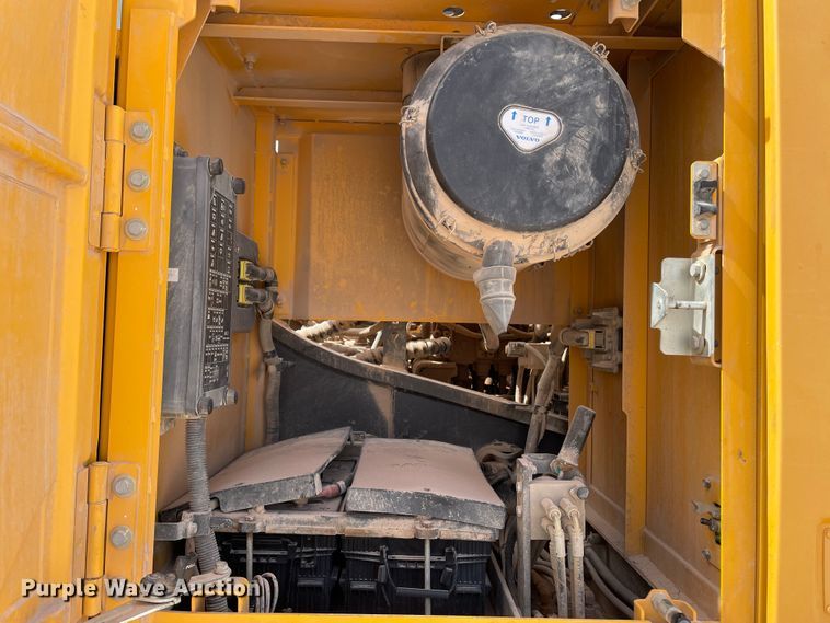 image for item DJ5141 2015 Volvo EC480EL  excavator