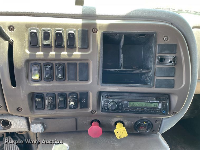 image for item DJ5146 2007 Mack CXN612  dump truck