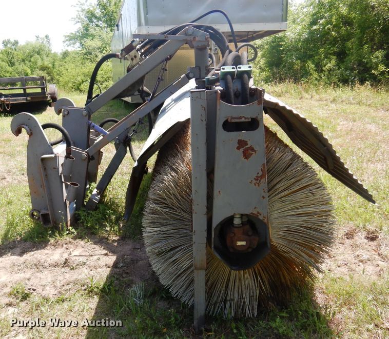 image for item DK0937 1997 Holms SAHL300  10' W broom