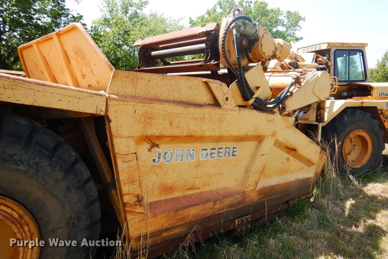 image for item DK0939 1985 John Deere 762A  elevating scraper