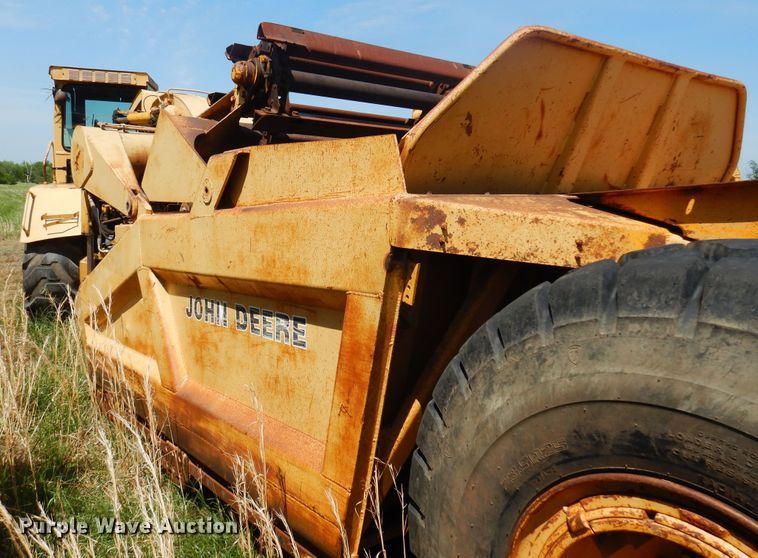 image for item DK0939 1985 John Deere 762A  elevating scraper