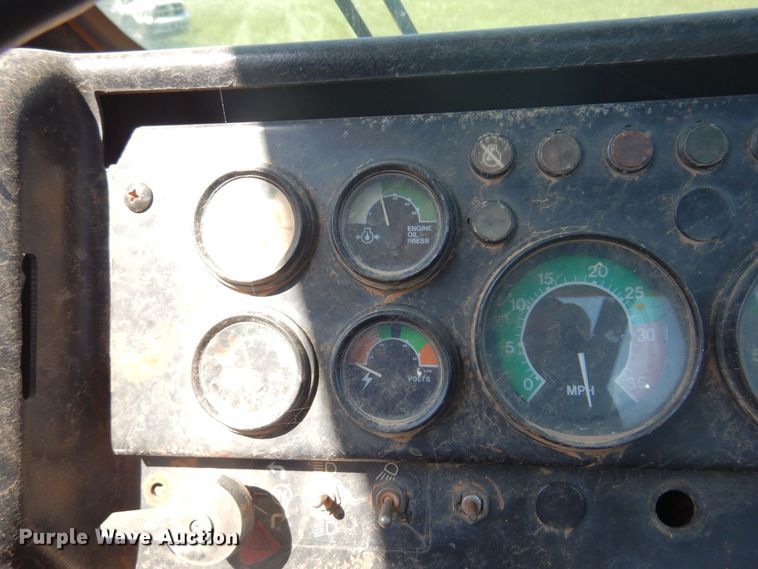 image for item DK0939 1985 John Deere 762A  elevating scraper