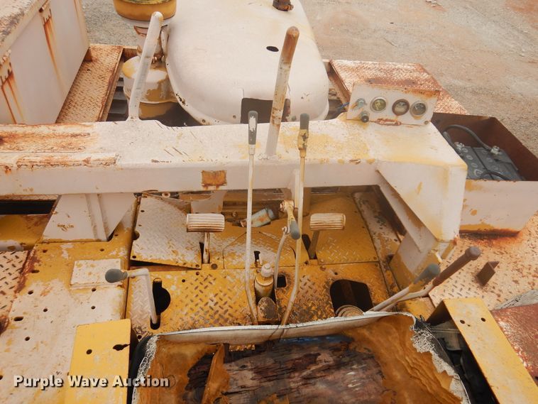 image for item DK3620 1972 Caterpillar D6  crawler tractor