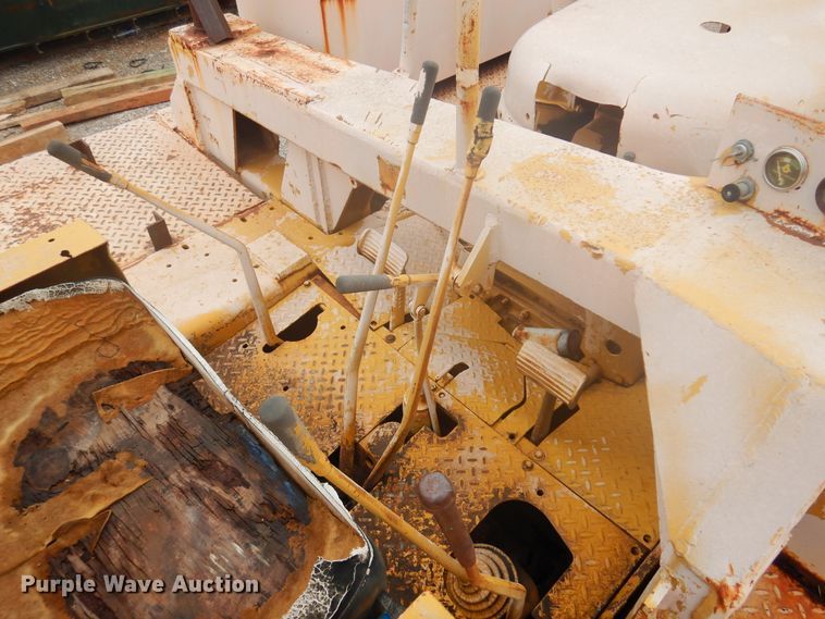 image for item DK3620 1972 Caterpillar D6  crawler tractor