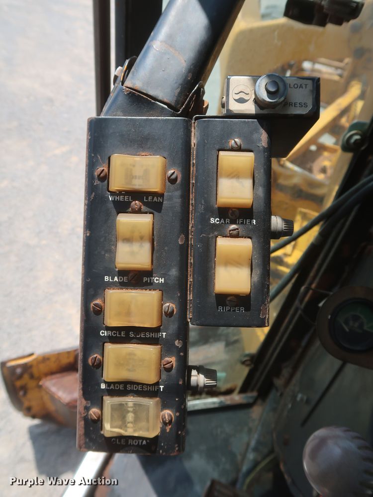 image for item DK3703 1978 John Deere 770  motor grader