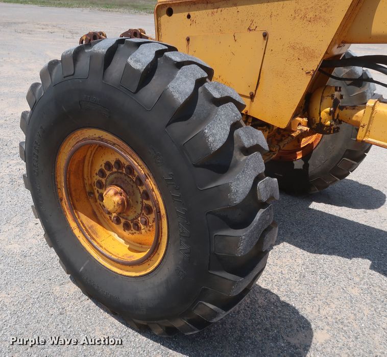 image for item DK3703 1978 John Deere 770  motor grader