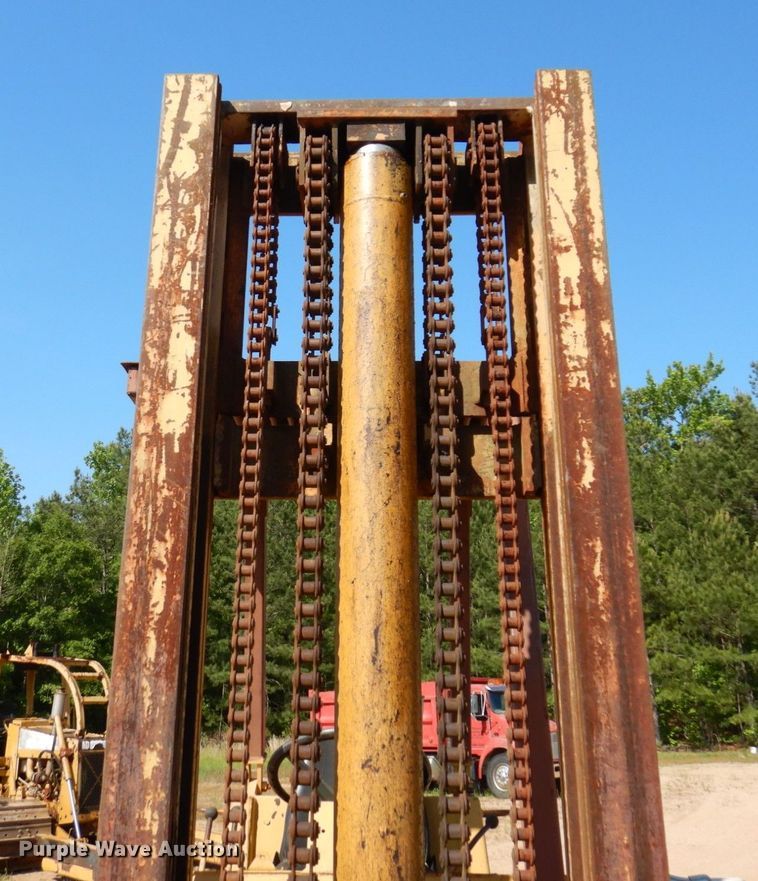 image for item DL3754 Case 585E  forklift